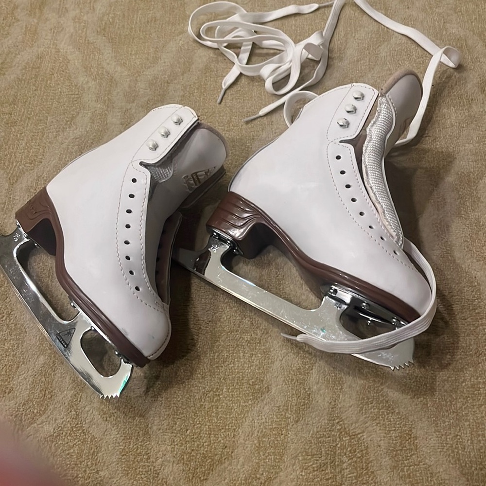 Jackson classicsoft junior ice skates